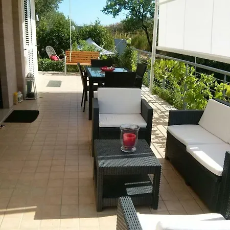 Casa Vista Mare Con Giardino Vasto